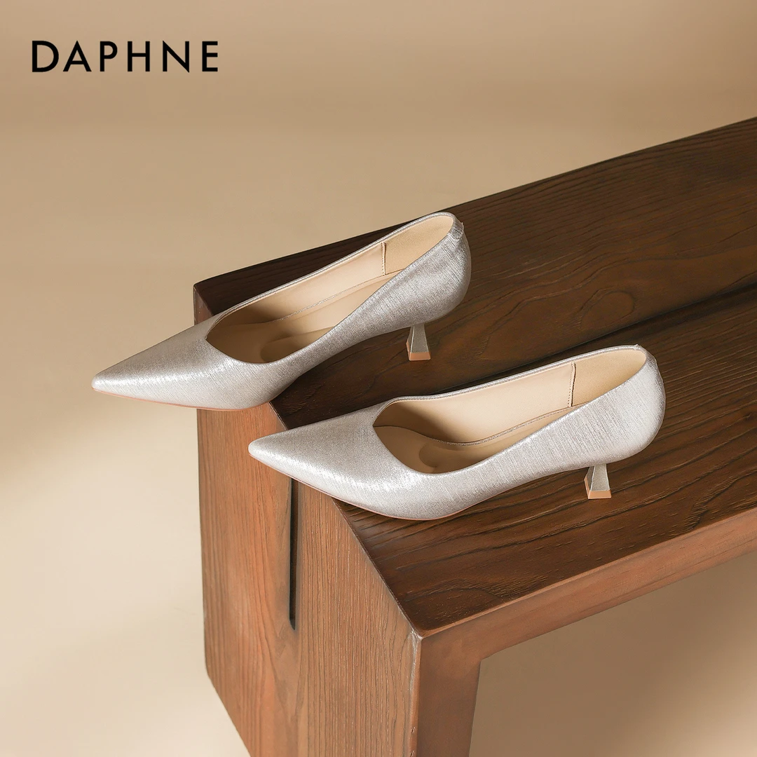 达芙妮法式细跟高跟鞋女款2025年夏季时尚气质增高仙女风尖头单鞋