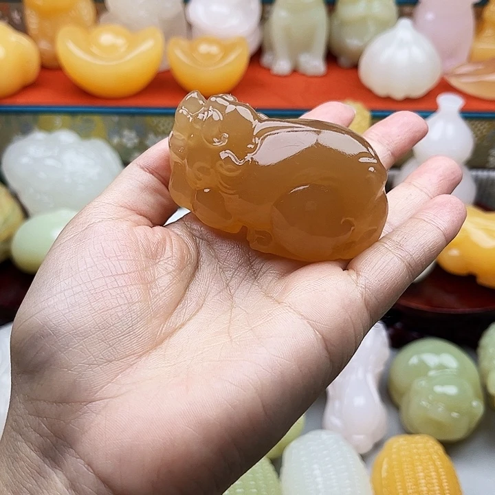 小***奶石材貔貅手把摆件