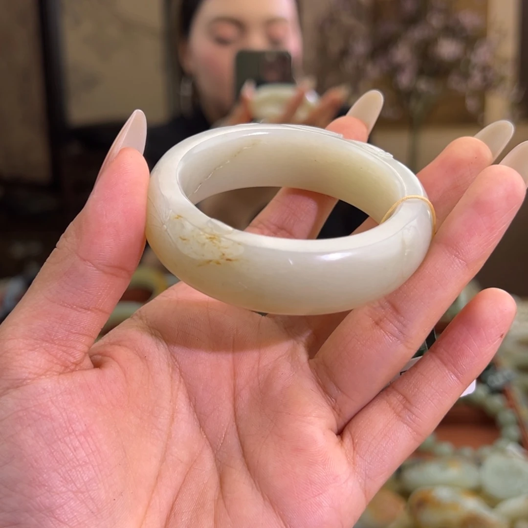 和田玉未镶嵌手镯