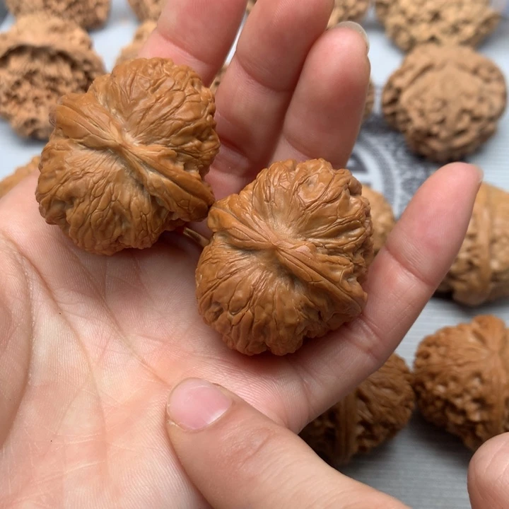 苗***哥文玩核桃把件元宝