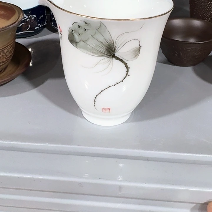 主人杯一个，瓷，品茗瓷