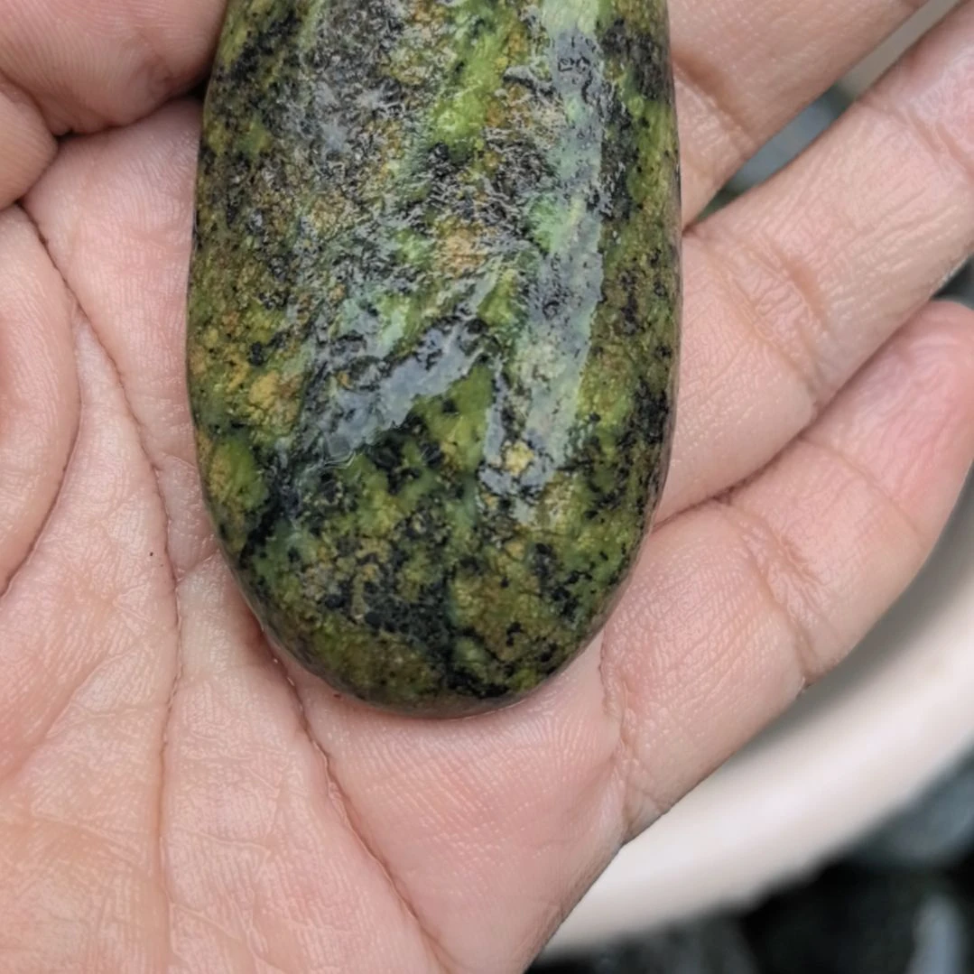 石材善**下藏玉药王石原石手把件一个