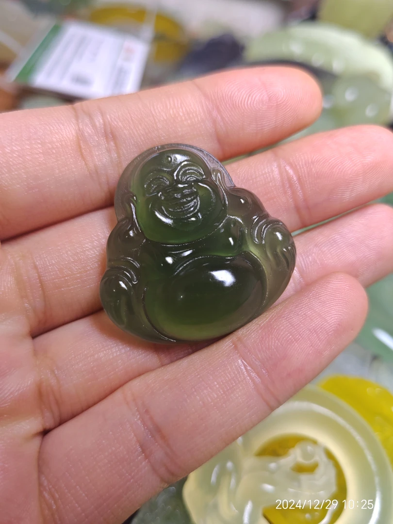 天然岫玉颈饰原矿原料