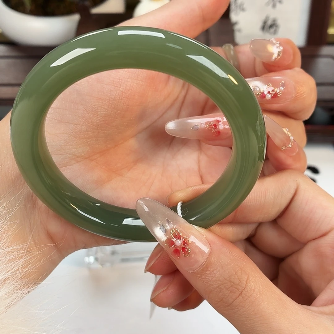 和田玉未镶嵌手镯