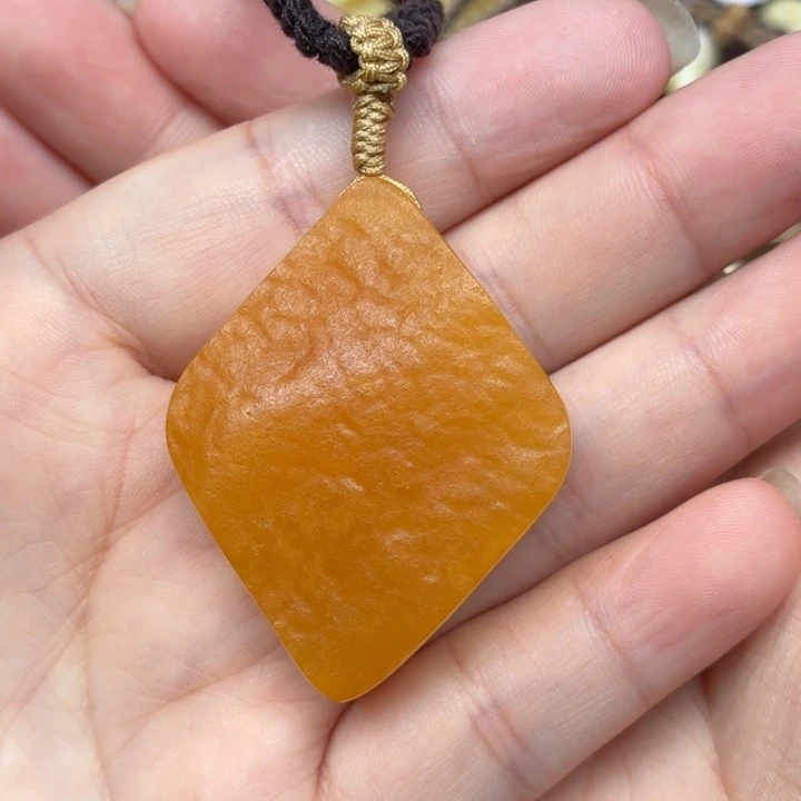 蜜蜡未镶嵌裸石微瑕双面原皮