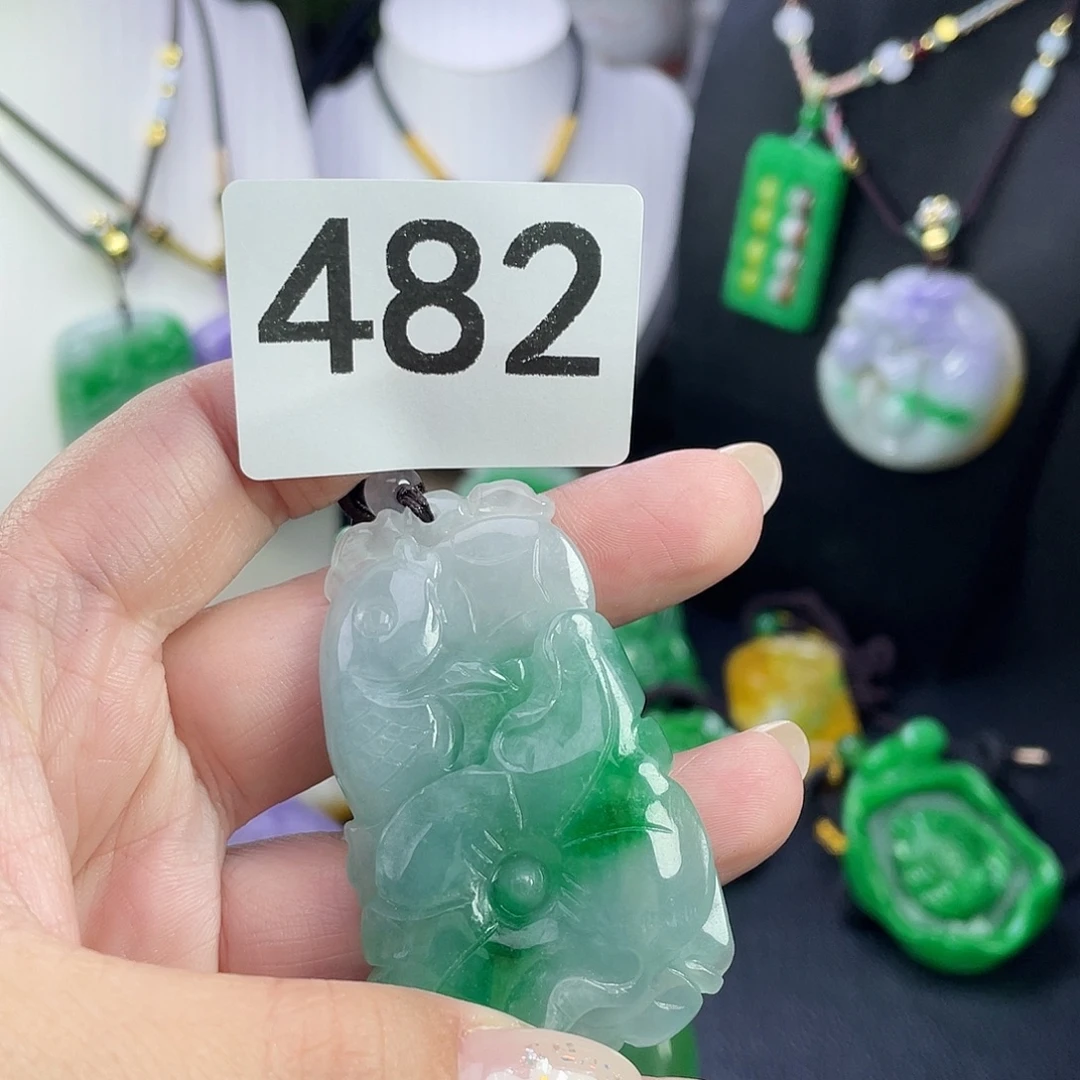 翡翠未镶嵌吊坠(赠链)