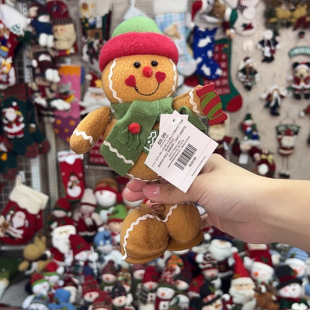 毛绒绿帽姜饼人弹簧腿