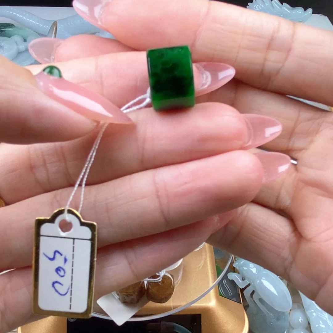 翡翠18K金镶嵌吊坠(赠链)路路通