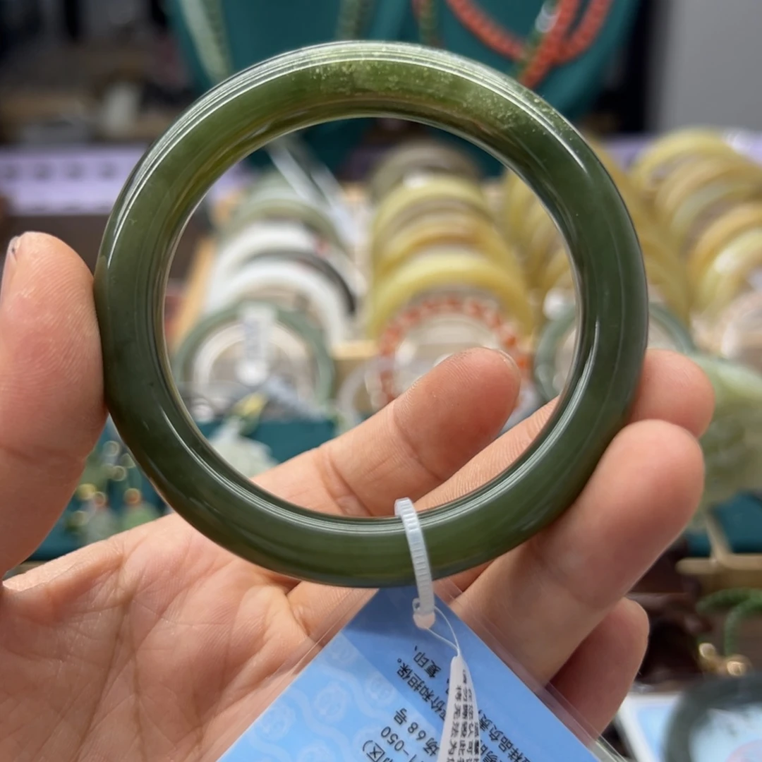 和田玉手镯未镶嵌55.3圈围40瑕