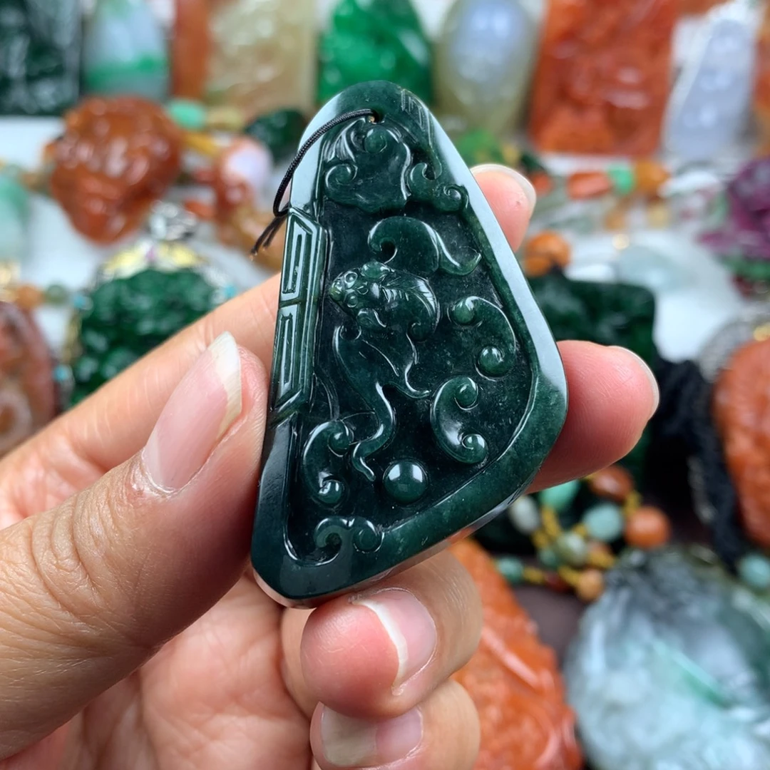 翡翠未镶嵌颈饰挂件