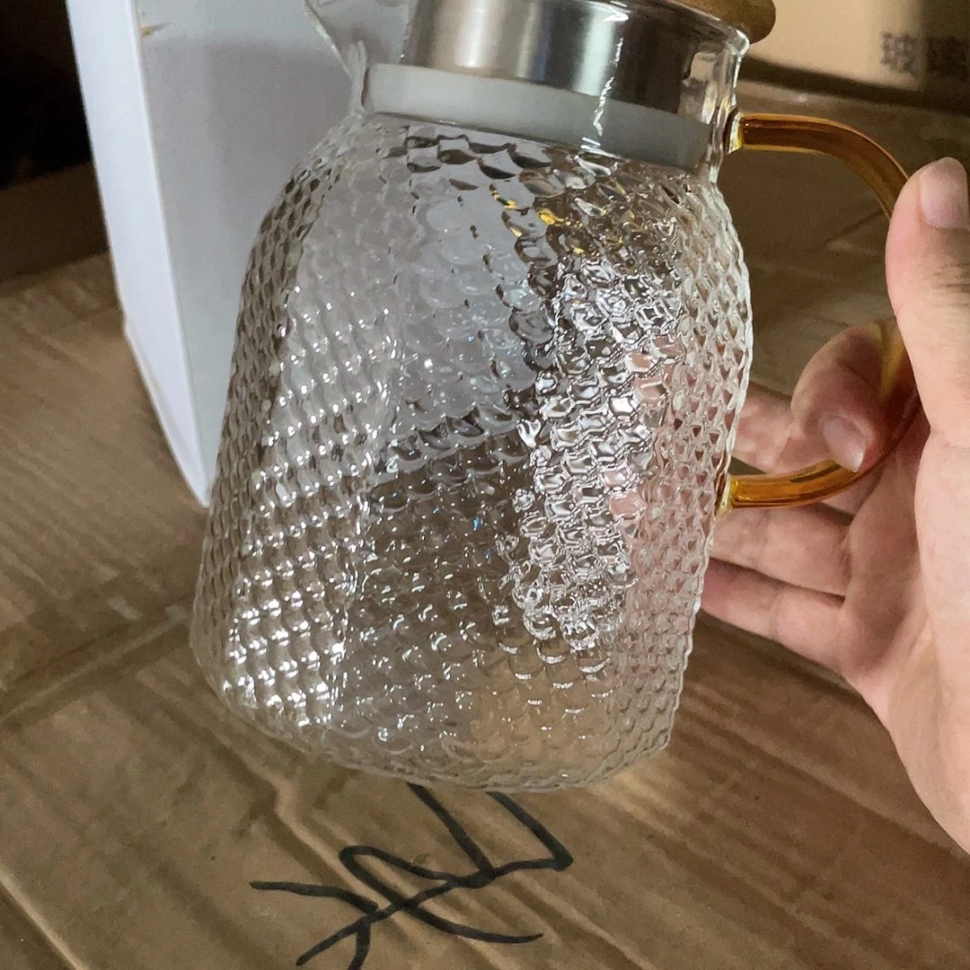 搪瓷杯子里还有很多东西
