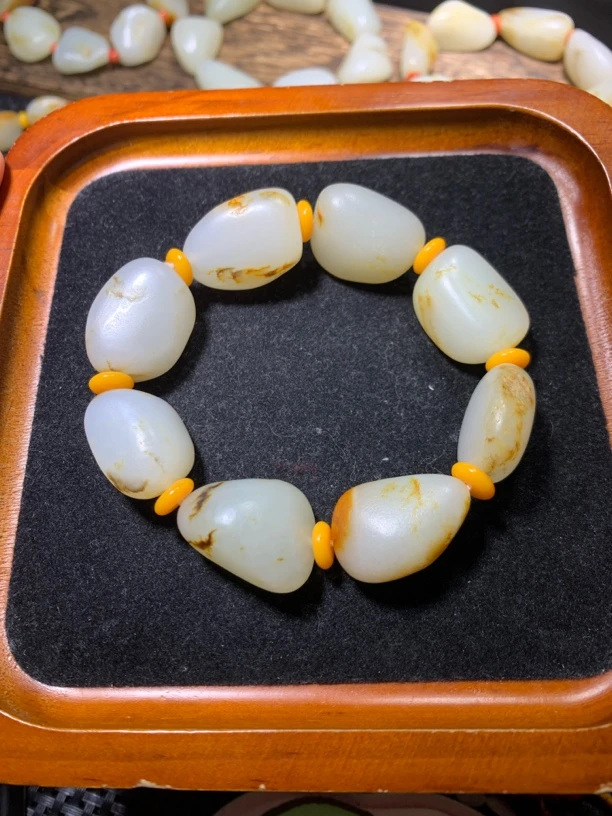 新疆和田玉白细润饱满手串67.3克