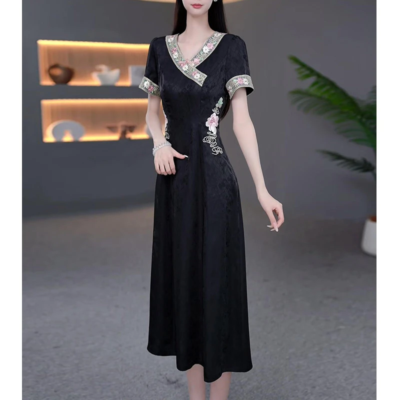 DBF-25A612YR 新款时尚花边V领刺绣气质中式减龄优雅连衣裙M-5XL