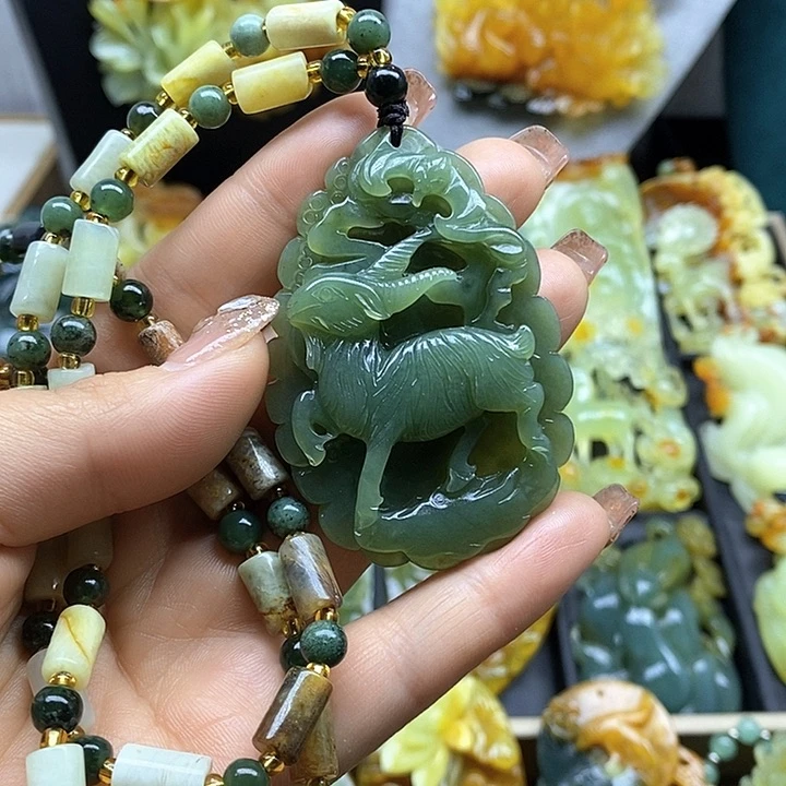 蛇纹石玉挂件未镶嵌