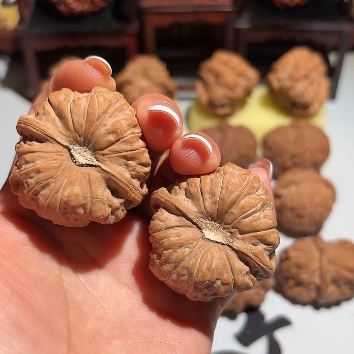 k***g大叶紫檀（黑酸枝木类）文玩核桃南瓜一对