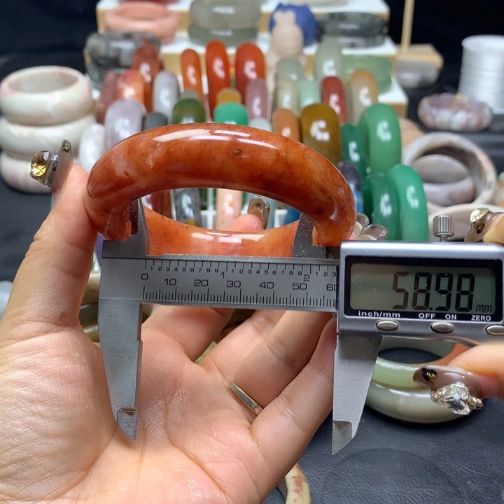 未镶嵌手镯石英质玉