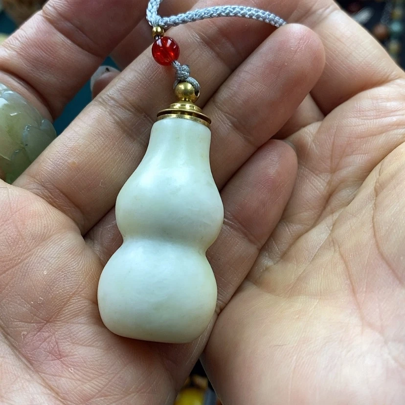 【闪购商品】蛇纹石玉未镶嵌吊坠
