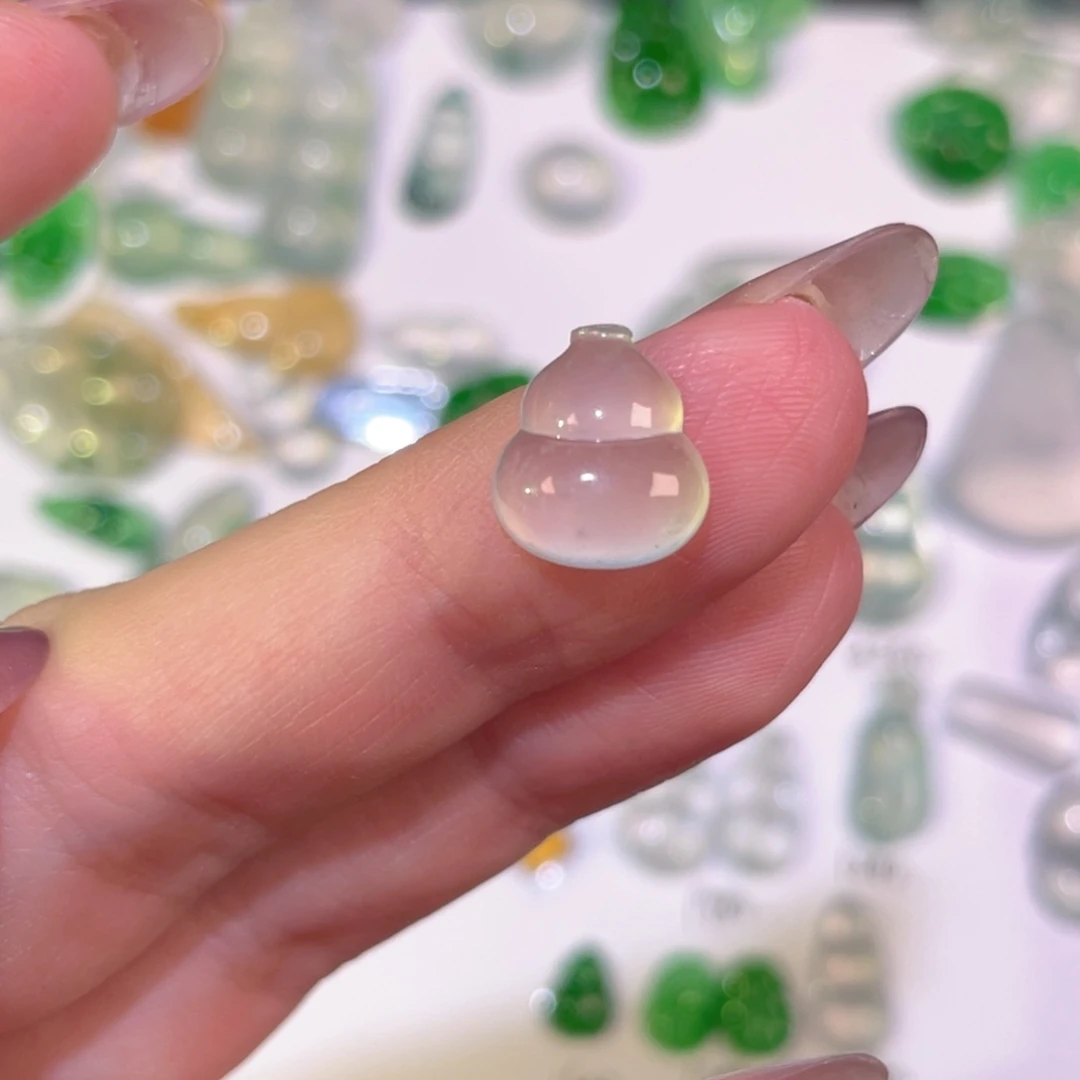 翡翠未镶嵌颈饰裸石