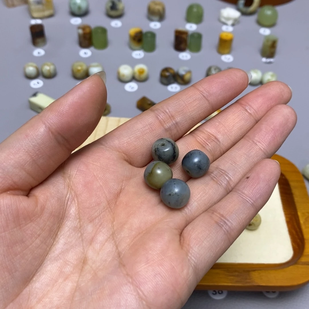 蛇纹石玉配饰合金思*