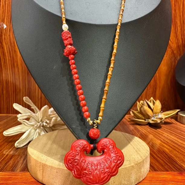 含辰砂工艺品朱砂天然矿粉压制红砂荷花如意挂饰