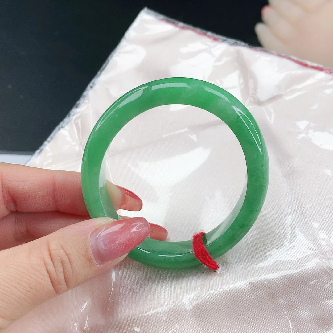 翡翠手镯未镶嵌翡翠0226