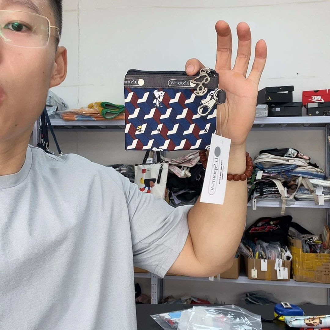 PU化妆包等产品和产品为主要