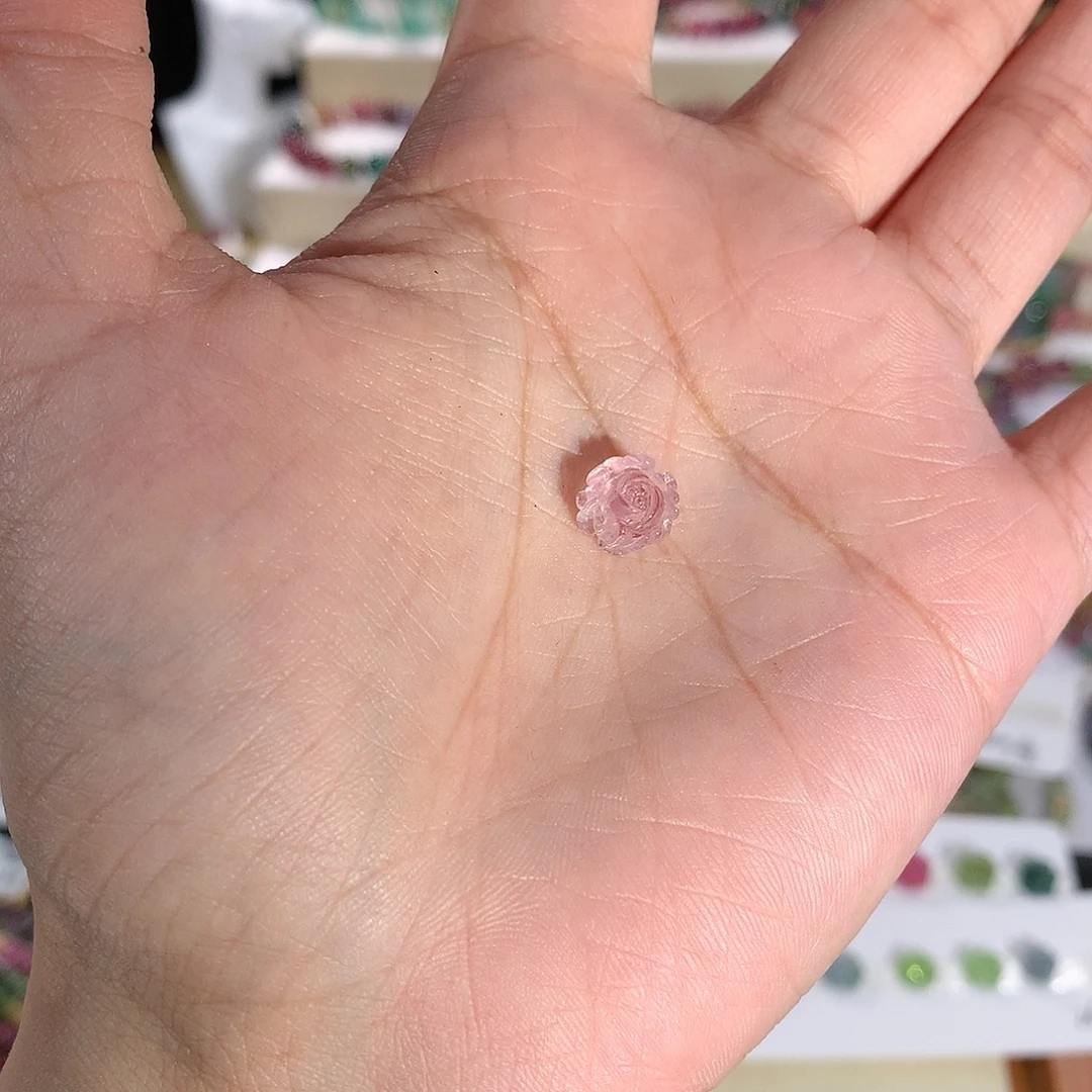 未镶嵌碧玺雕刻件