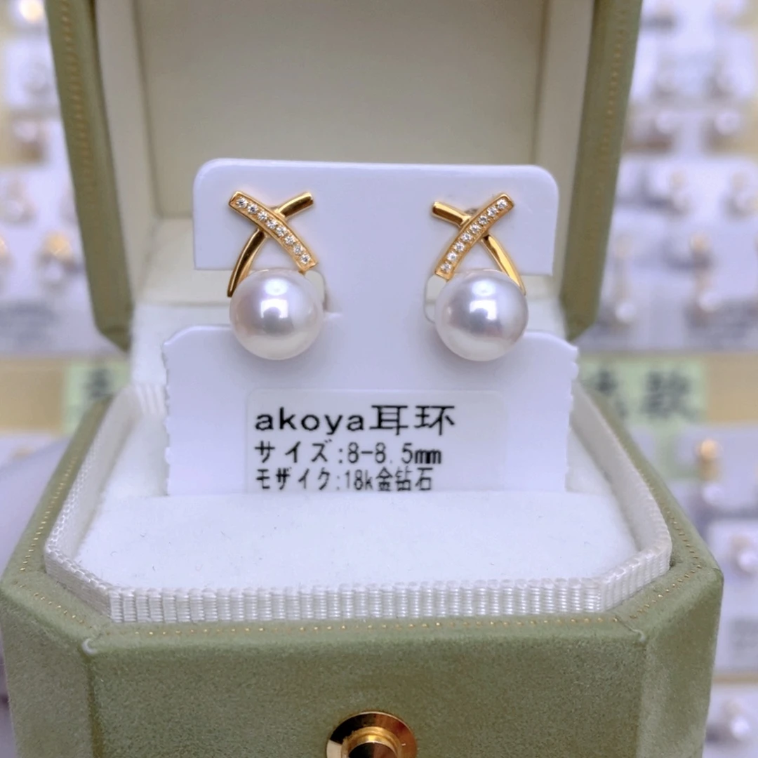 18K金镶嵌海水珍珠耳饰