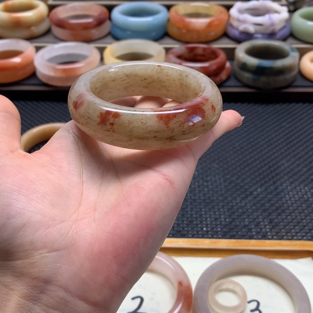 石英质玉手镯未镶嵌伊****3