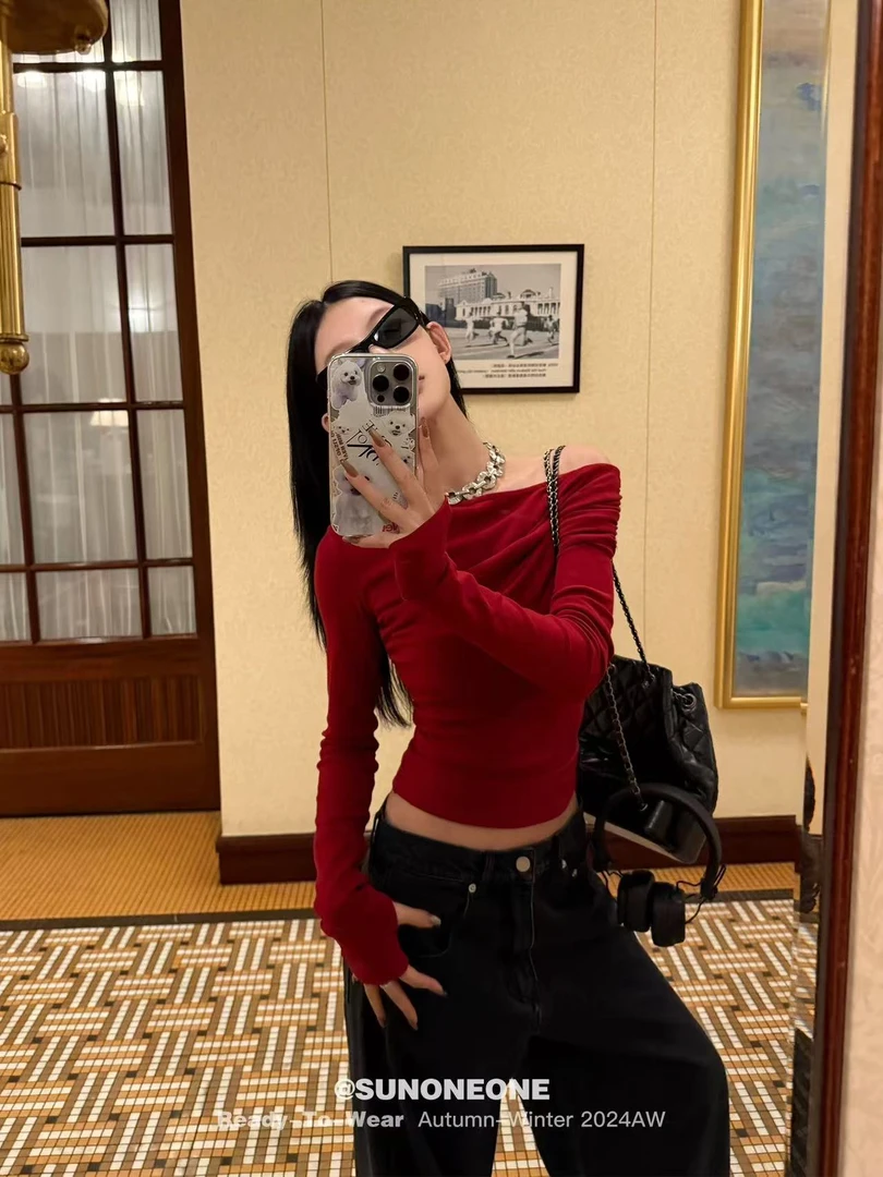 冷艳美女/斜肩指套上衣