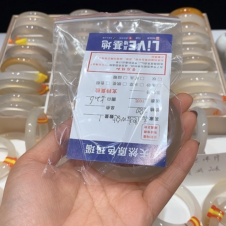 言***处玛瑙/玉髓手镯未镶嵌