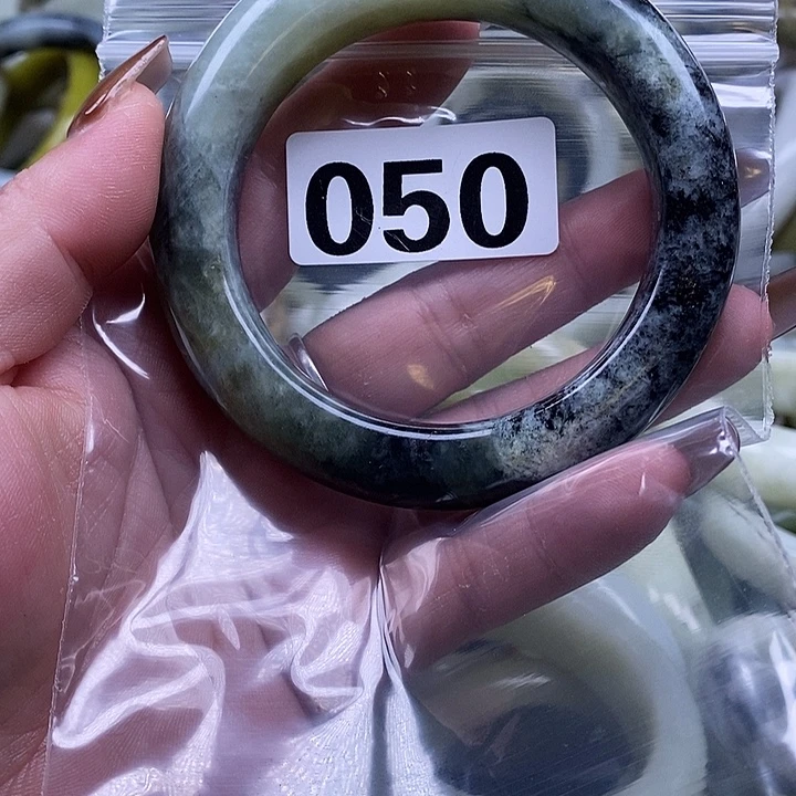 查***库蛇纹石玉未镶嵌手镯