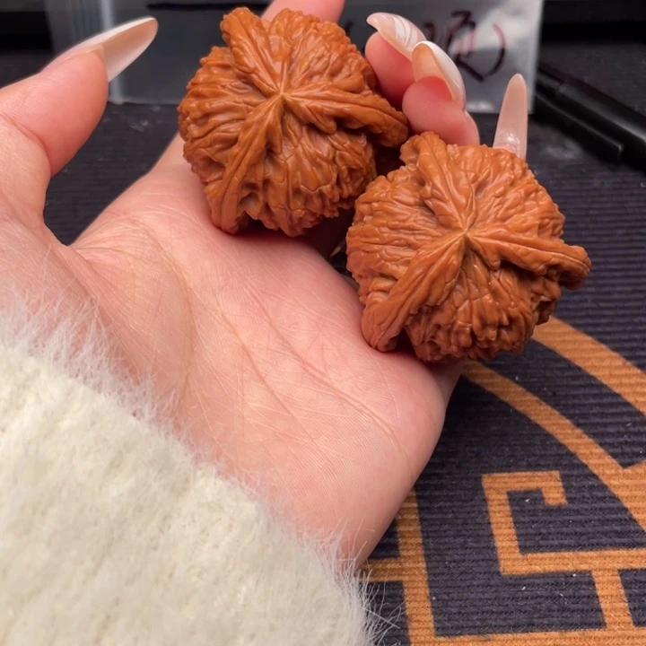 Y***K文玩核桃吊坠白狮子