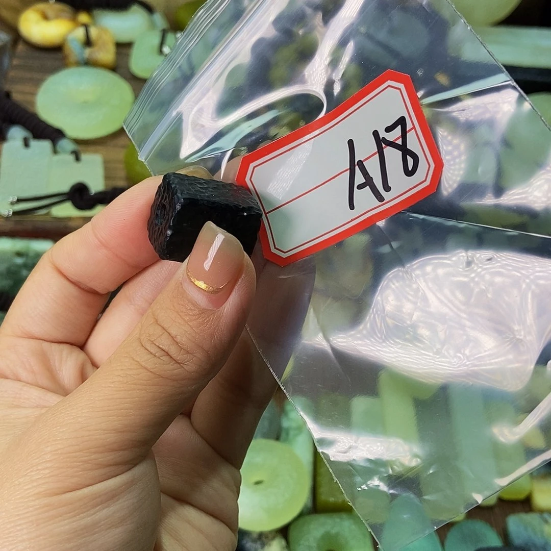 蛇纹石玉未镶嵌挂件D****r