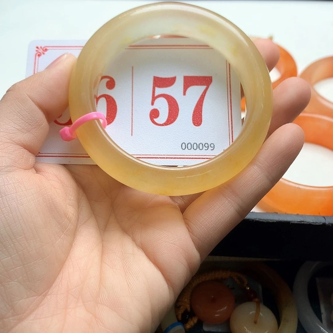 未镶嵌石英质玉（黄龙玉）手镯