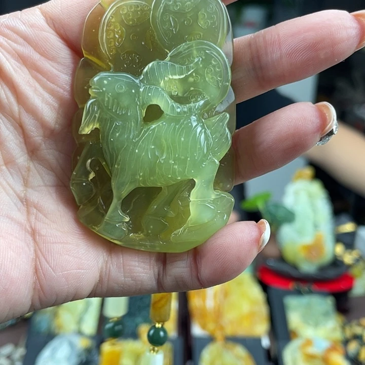 蛇纹石玉未镶嵌颈饰