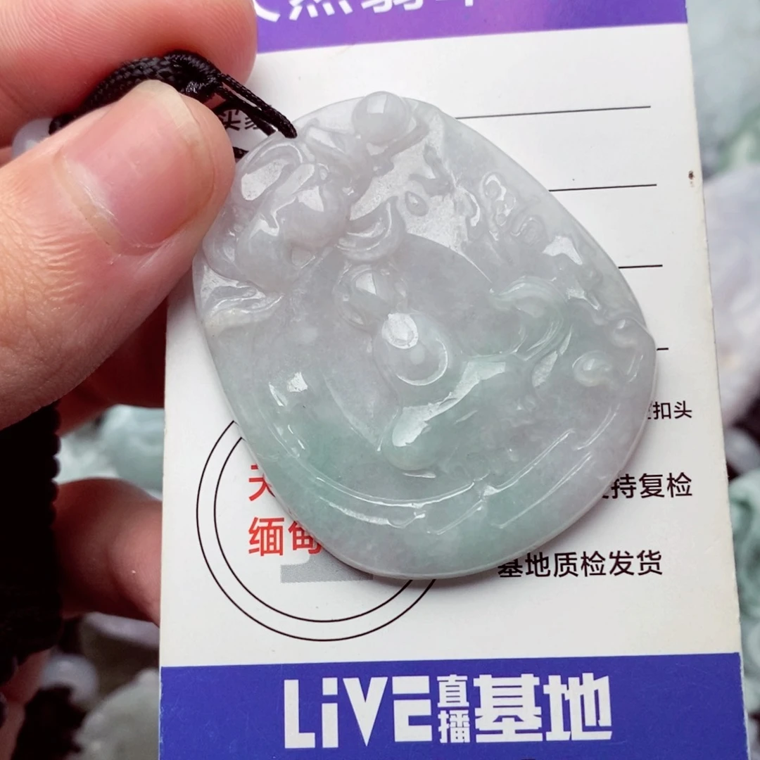 翡翠挂件未镶嵌翡翠