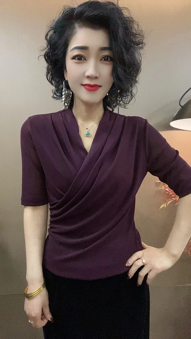 2025秋季新款中袖V领气质纯色洋气时尚女士上衣打底衫#543