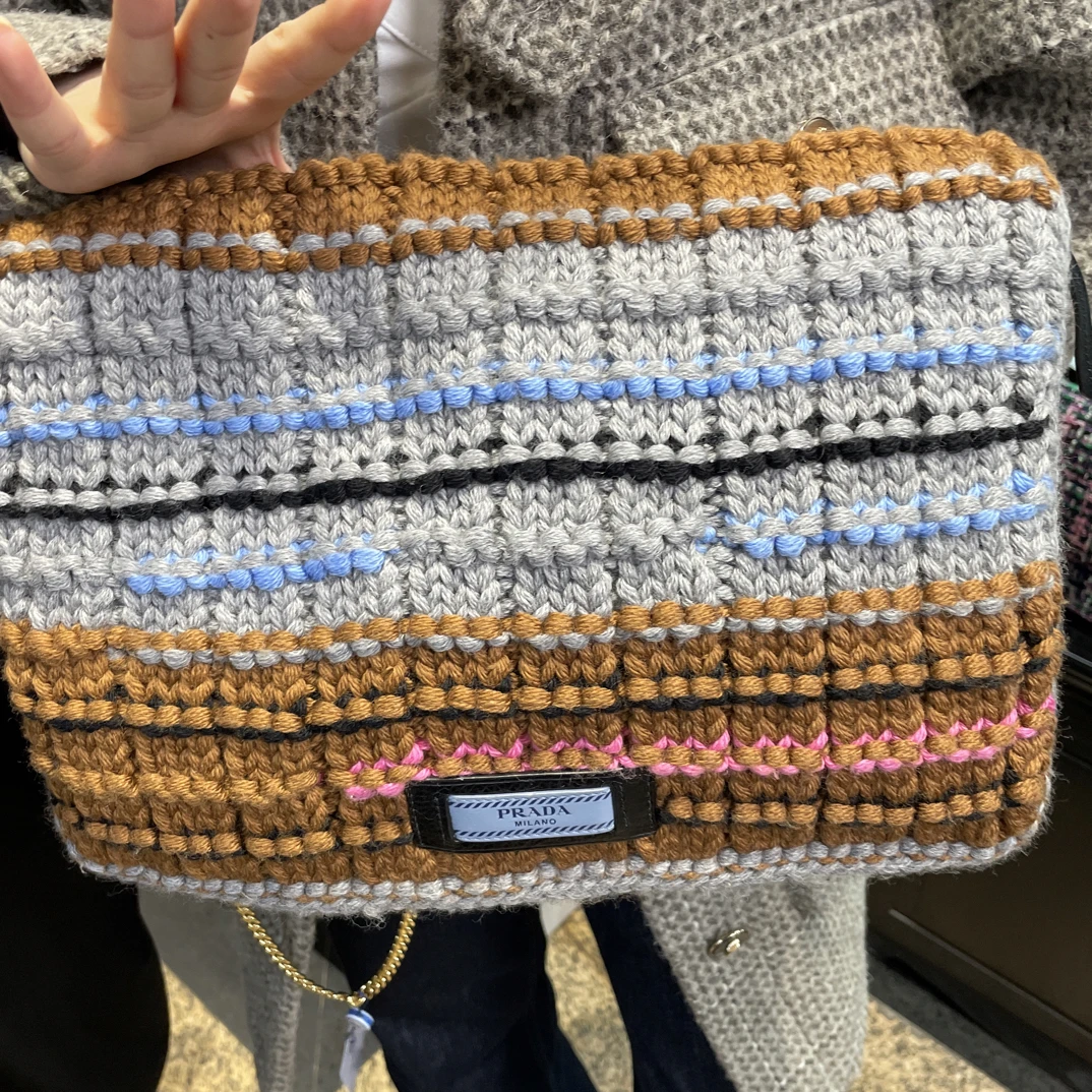 95新 Prada/普拉达 夏七中古/拼色毛线邮差单肩包