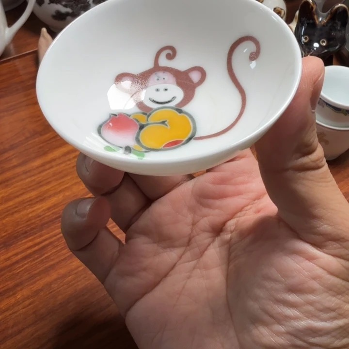 釉下五彩小猴子主人杯