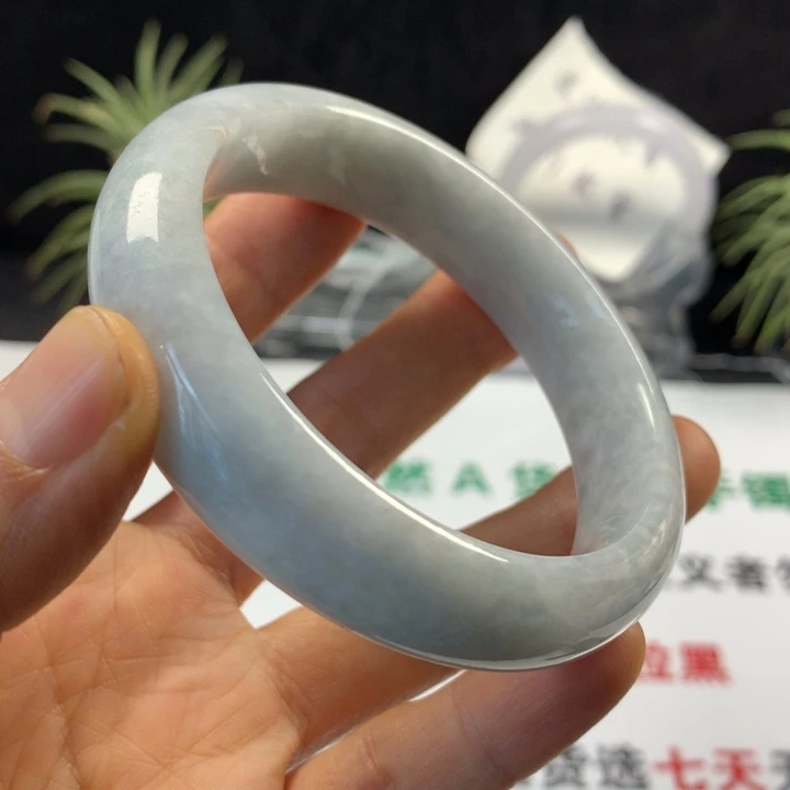 翡翠未镶嵌手镯38号。 58.8圈