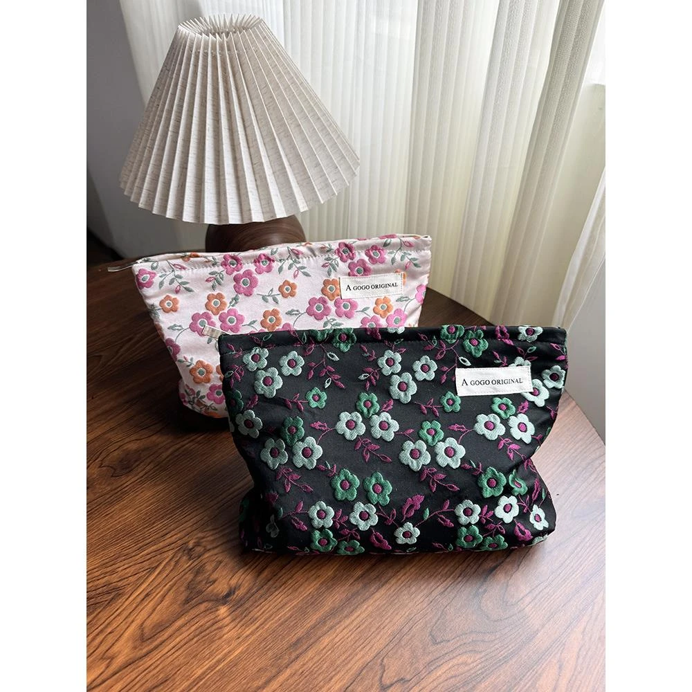 ins小梅花化妆包黑色花朵便携大容量护肤品收纳袋旅行帆布洗漱包