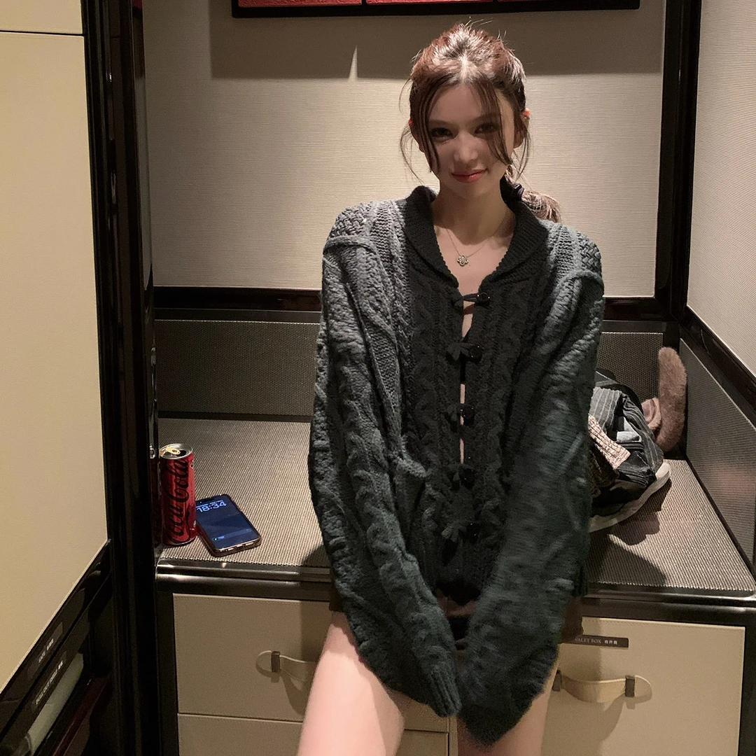 12/23  titi小姐姐【圣诞岛】墨绿色复古翻领毛衣绞花针织衫