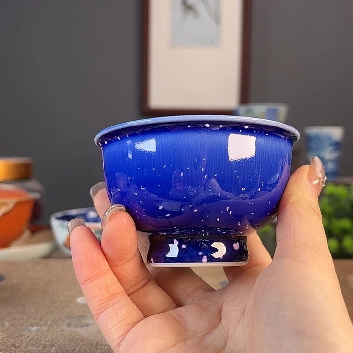 摆件景德镇陶瓷茶杯里