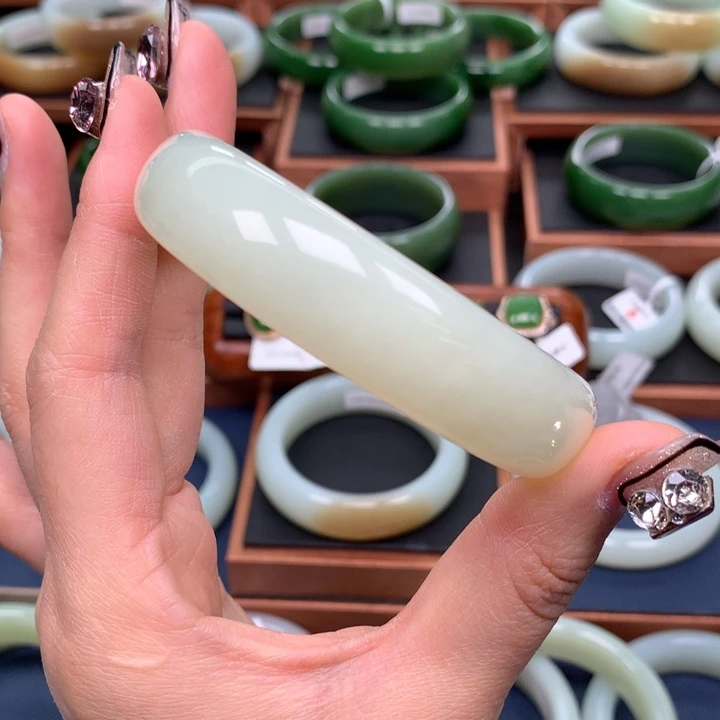 和田玉手镯5960圈口未镶嵌