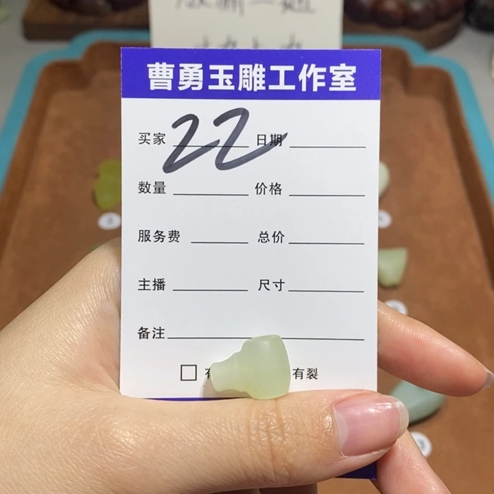 蛇纹石玉未镶嵌颈饰蒹**芒