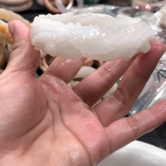 石英质玉手镯未镶嵌吉****