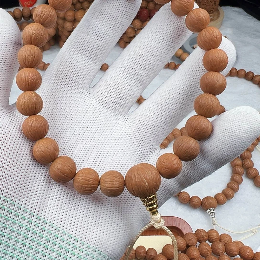 ****俊猴头核桃手串凤羽