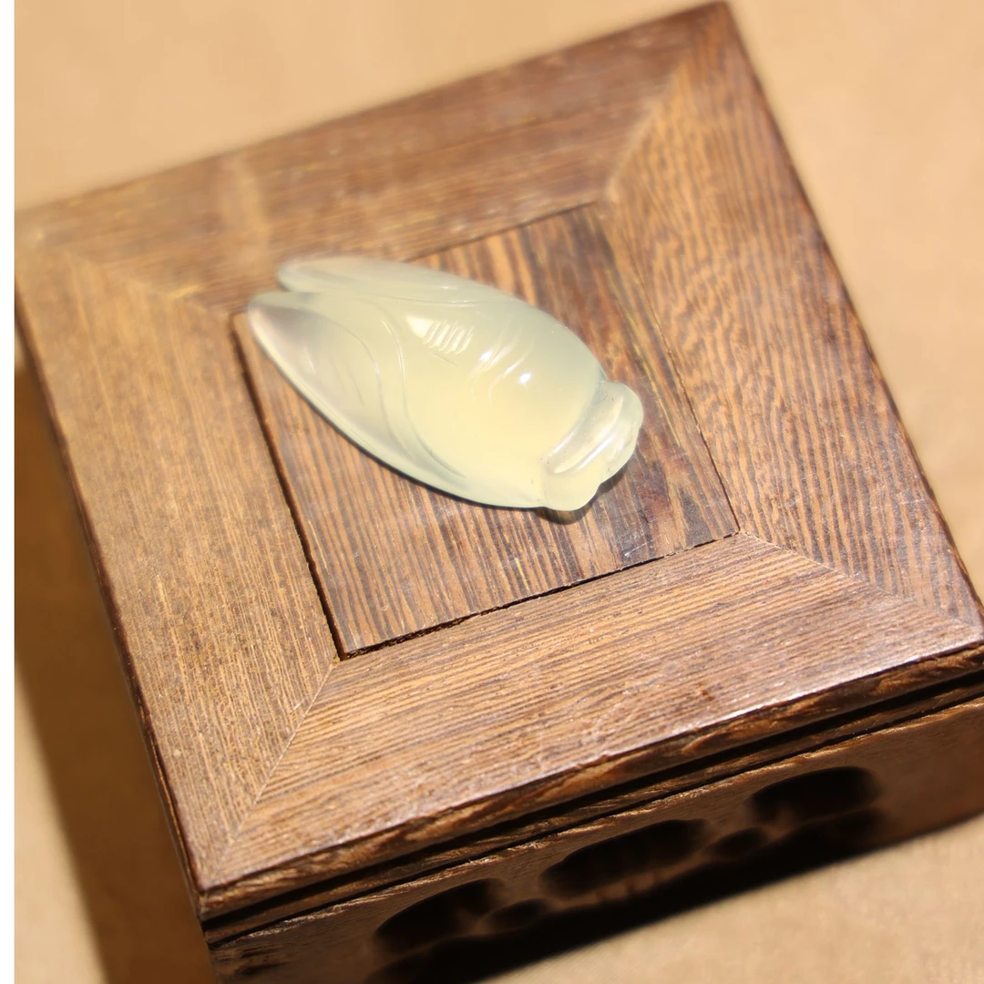 一鸣惊人 冰透玉蝉吊坠 岫玉