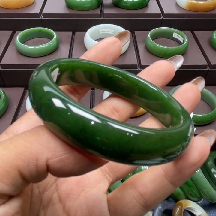 和田玉（碧玉）未镶嵌手镯